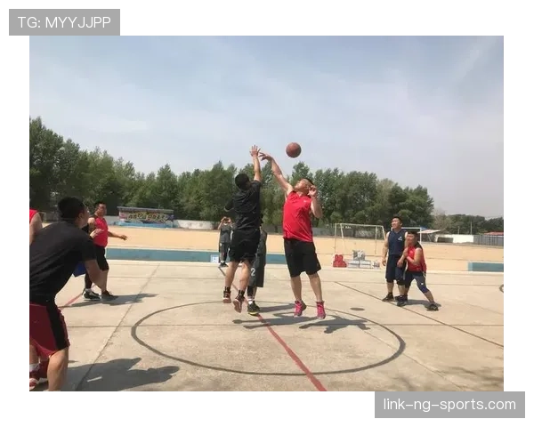 比赛开始规则详解：跳球与中圈发球如何执行？